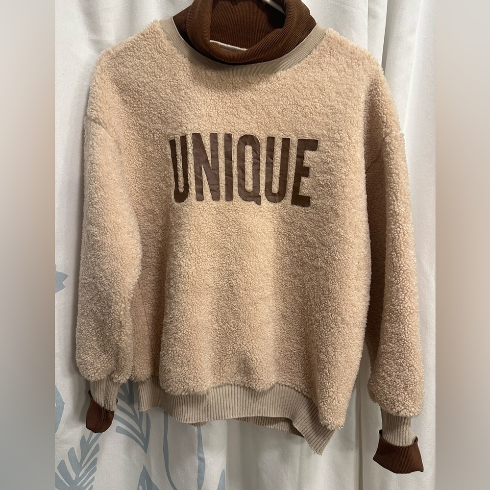 Dewan sweatshirt